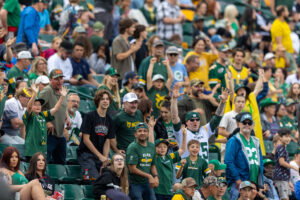 Elks Fans Crowd Commonwealth
